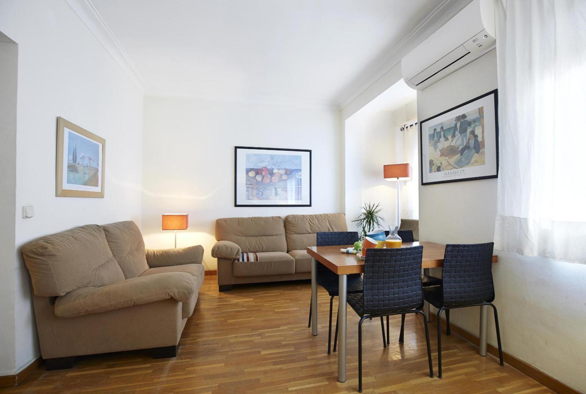 Apartamentos Calvet Barcelona Exterior photo